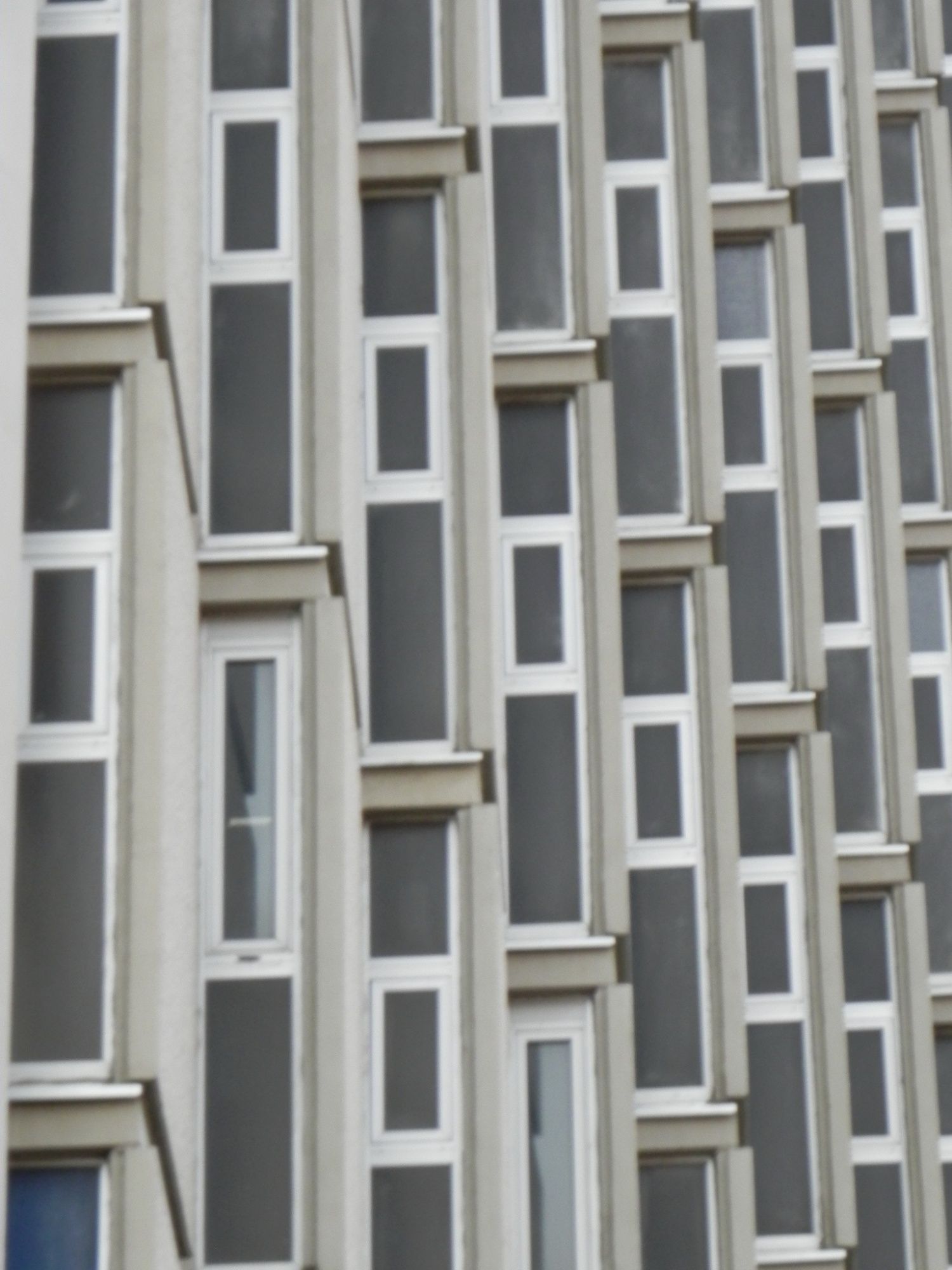 Détail de la tour des Archives départementales de Saône-et-Loire.