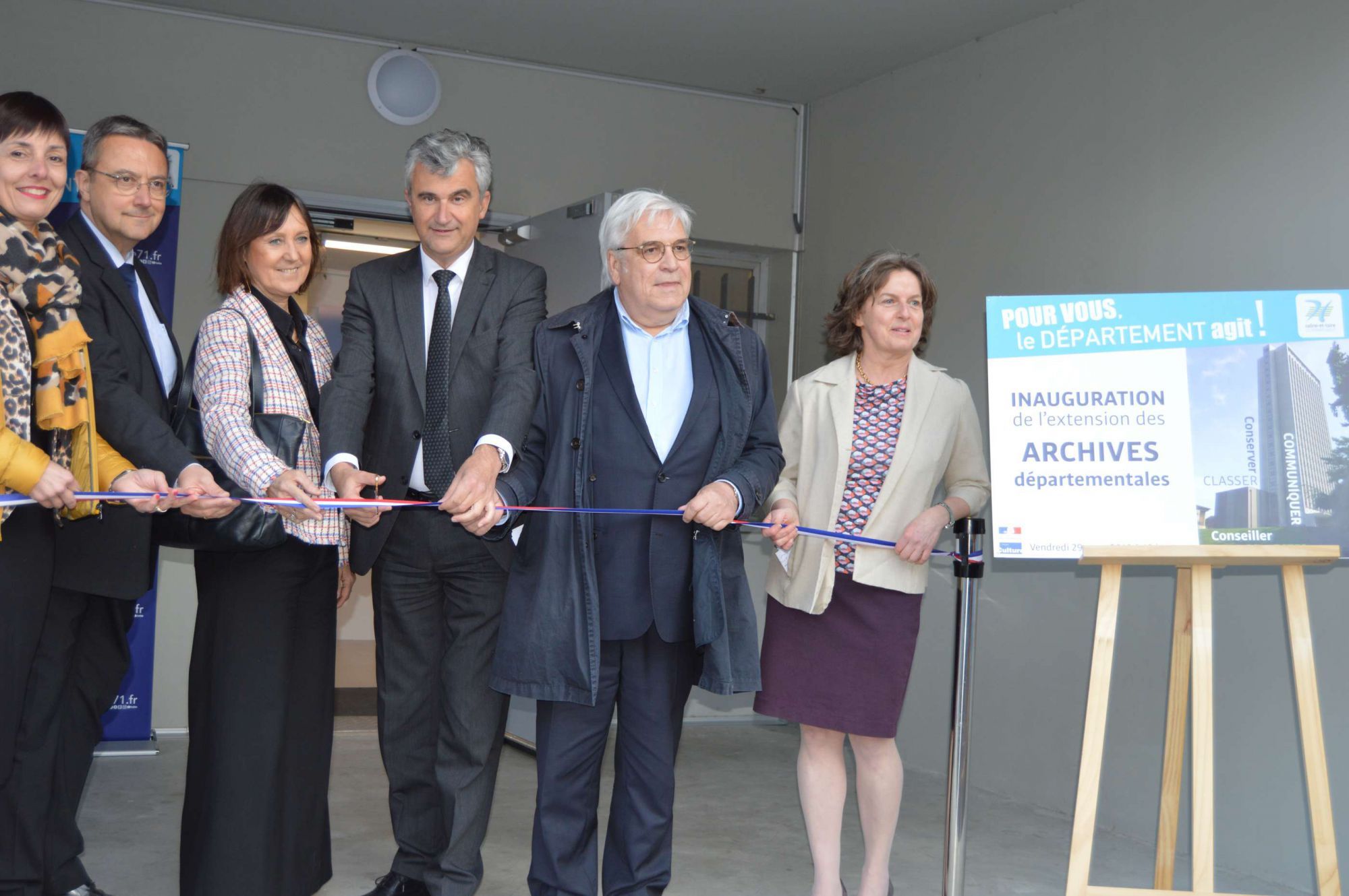 Le traditionnel coupé de ruban qui officialise l'inauguration