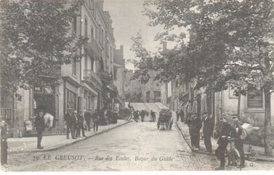 Rue des Ecoles. Mise en circulation le 28 février 1915, Collection Rochette.