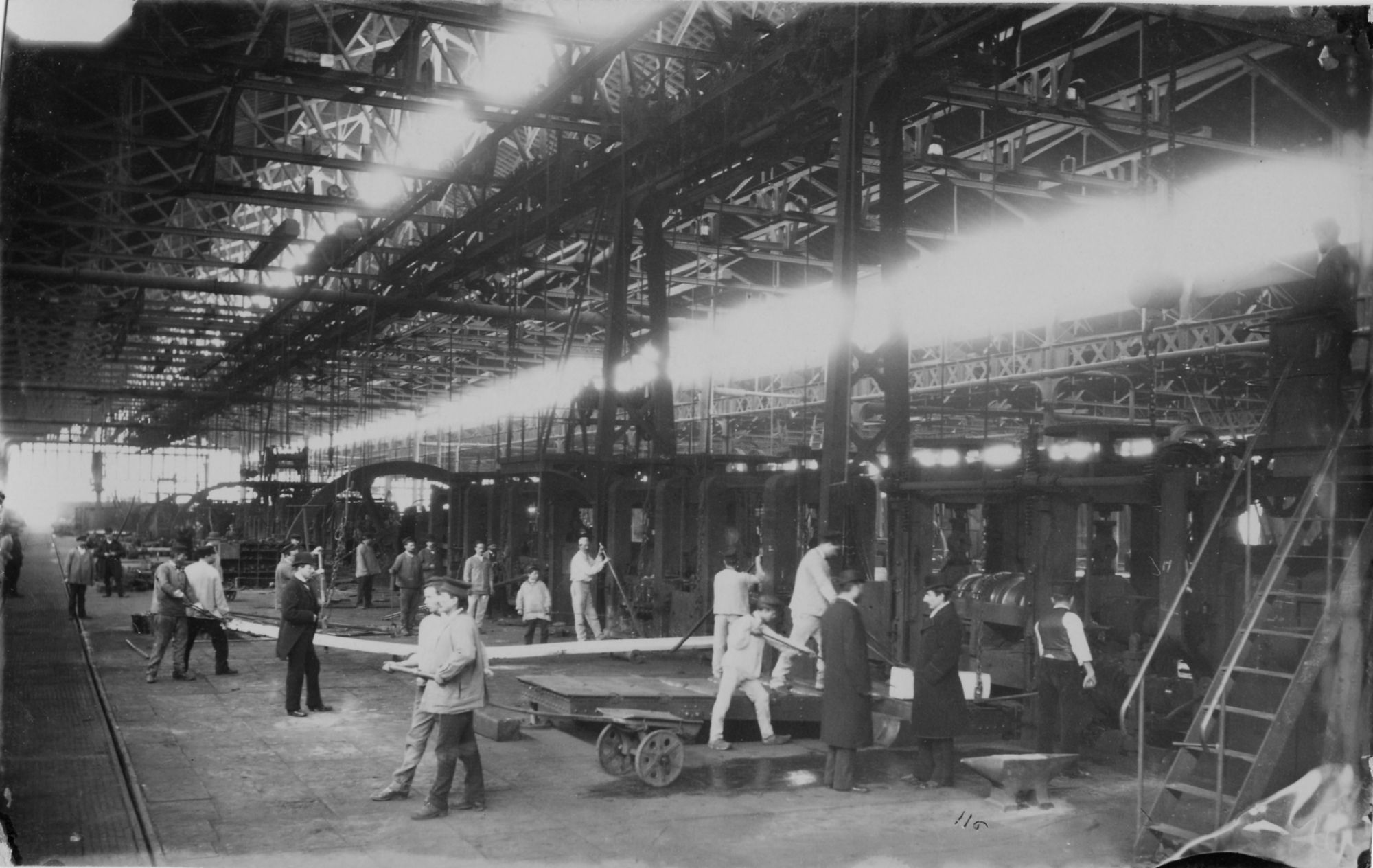 Le Creusot. Grande Forge. Laminoir (1880). Collection AFB.