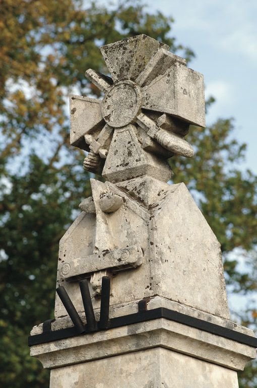 Détail du monument aux morts de Torcy. CUCM, document Ecomusée, 3153-3.