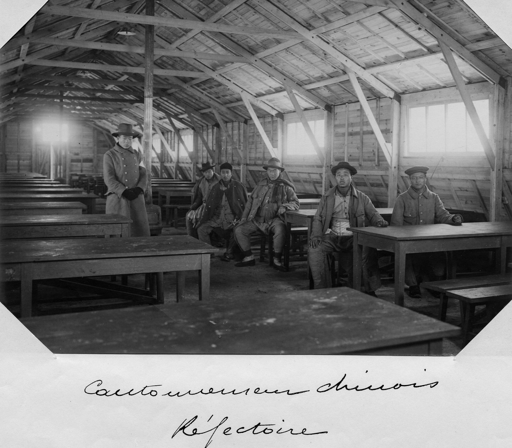 Le Creusot : Cantonnement chinois - réfectoire. Collection AFB