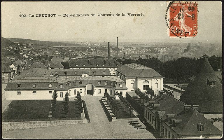 Salle du jeu de Paume, actuel pavillon de l'industrie (80 lits pour blessés) - Petite Verrerie (24 lits pour officiers blessés ou malades). Collection privée.