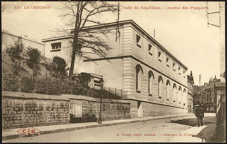 Cercle du Creusot (45 lits pour blessés) et Salle de répétition de la rue de Chalon (23 lits pour contagieux). Collection privée.