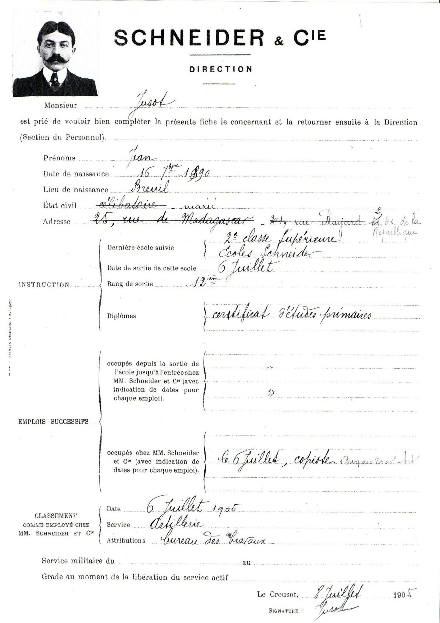 Fiche d'embauche de Jean Jusot aux Etablissements Schneider en 1905. Collection AFB
